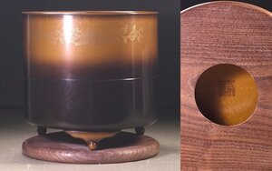 ∇花∇【十一代金谷五良三郎(金屋五郎三郎)】作 黄唐銅有職桐鳳凰唐草金銀象嵌火鉢 共箱付</a></h3>
                        
                        